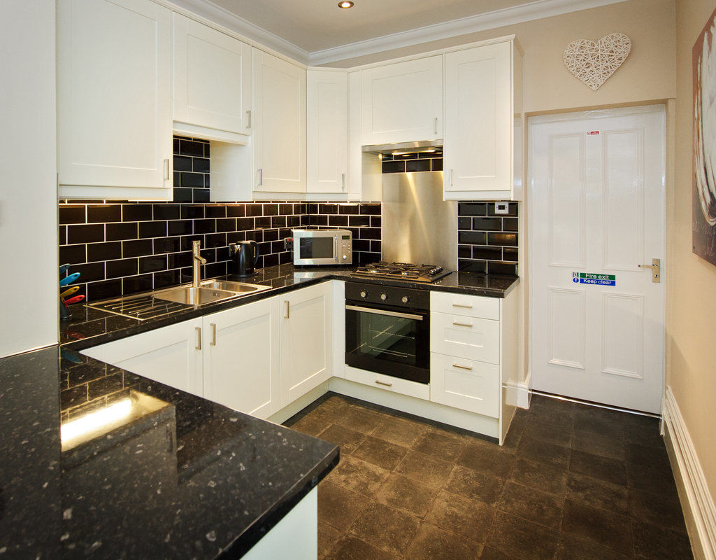Cheshire Hospitality Ltd T\/A Lennox Lea Studios & Apartments Sale Exterior foto