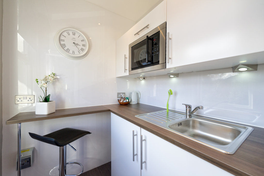 Cheshire Hospitality Ltd T\/A Lennox Lea Studios & Apartments Sale Exterior foto